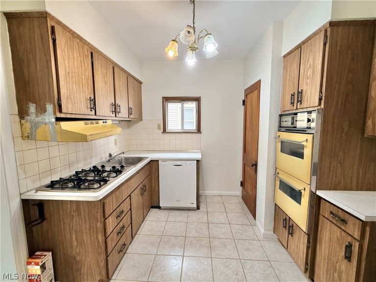 2013 Mayview Avenue, Cleveland, OH - Photo 2