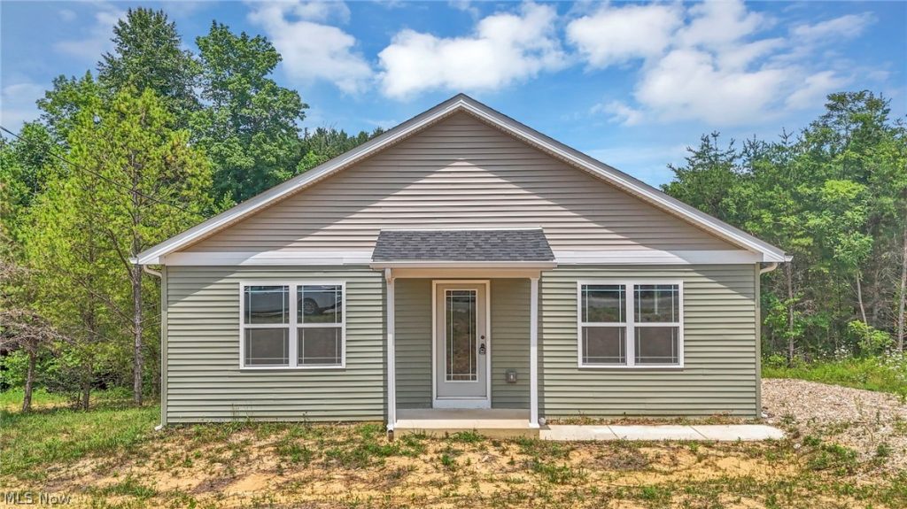 353 Elm Street, New Straitsville, OH