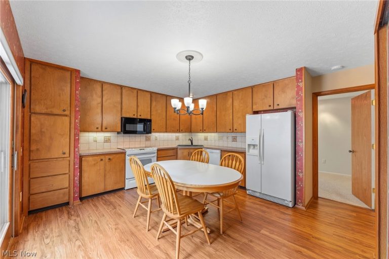 12647 Ionia Court, Strongsville, OH - Photo 8