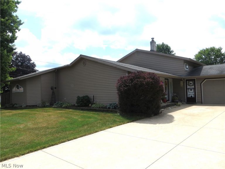 5477 Dorothy Drive, North Olmsted, OH - Photo 3