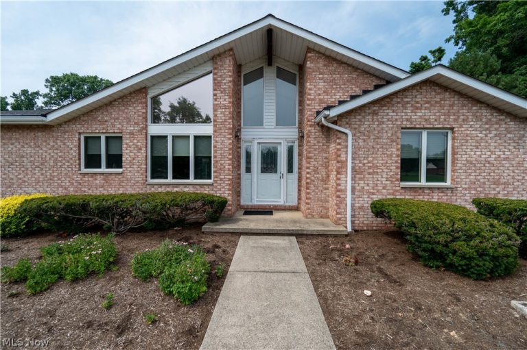 29451 Sayle Drive, Willoughby Hills, OH - Photo 4