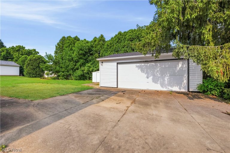 184 Owosso Avenue, Fairlawn, OH - Photo 2