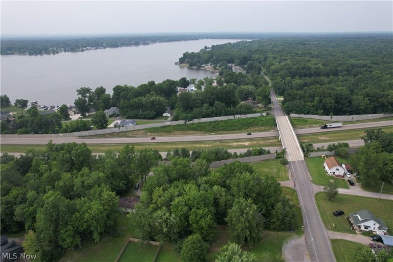 N East River Road, Lake Milton, OH - Photo 5