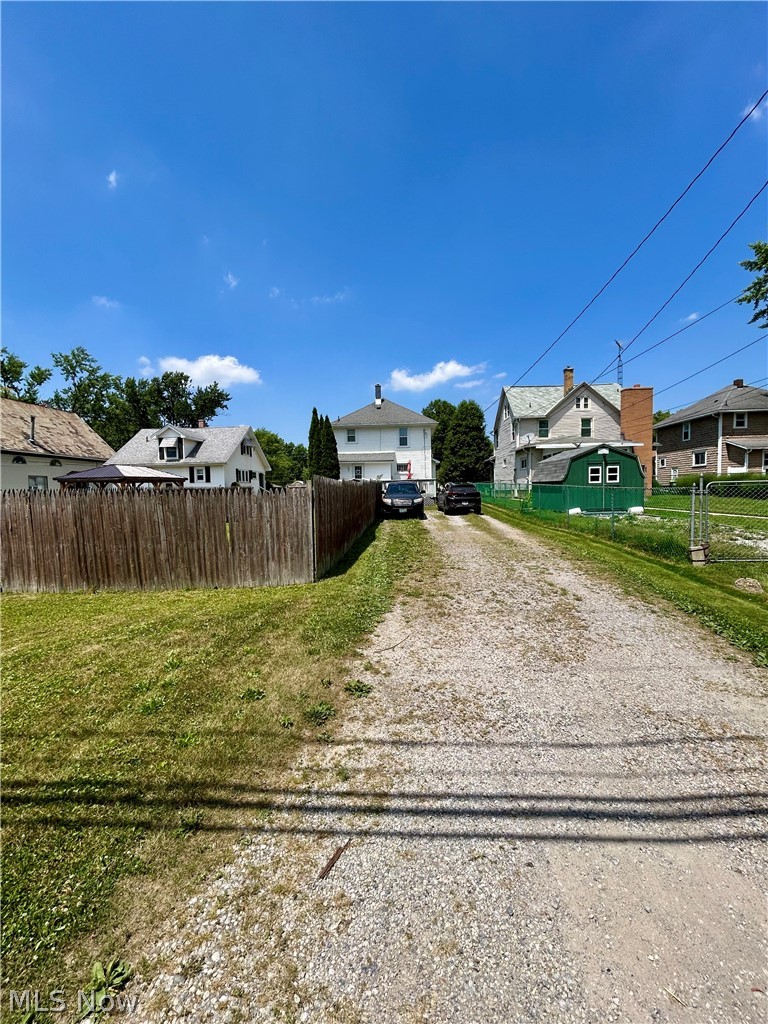 365 Indiana Avenue, Sebring, OH - Photo 4