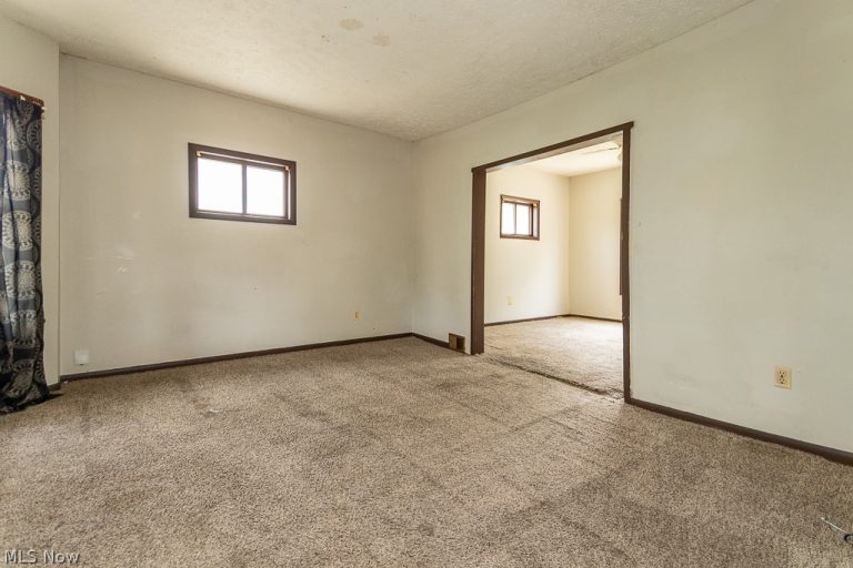 980 Evangeline Road, Cleveland, OH - Photo 3