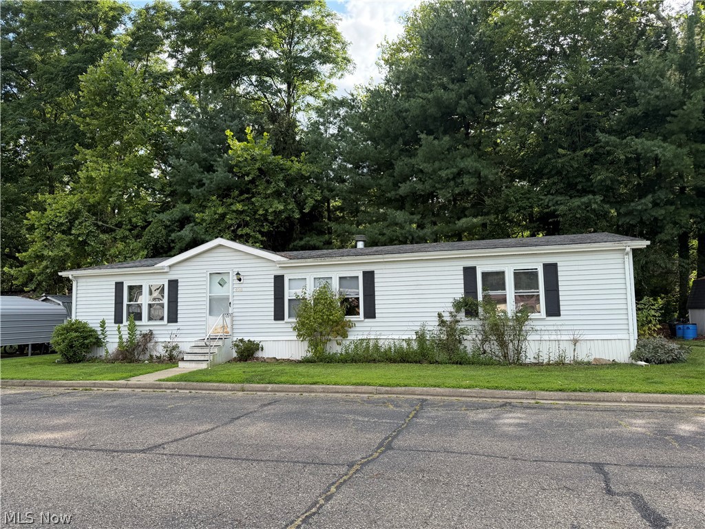 408 Compass Circle, New Philadelphia, OH