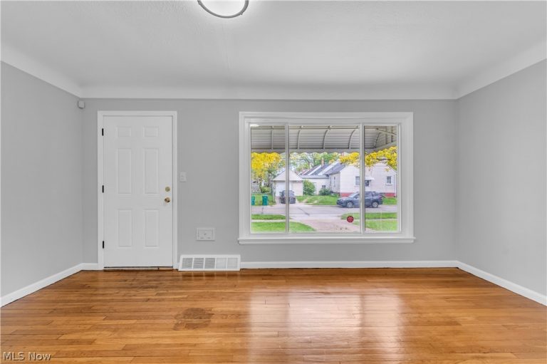 5688 141st Street, Maple Heights, OH - Photo 3
