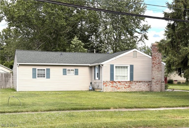 1306 Prospect Street, Elyria, OH - Photo 2