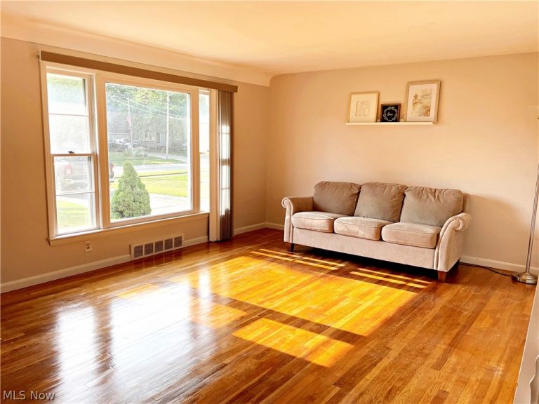 716 Franklin Boulevard, Highland Heights, OH - Photo 3
