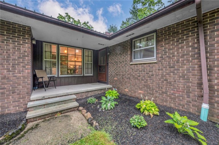 11523 Auburn Road, Chardon, OH - Photo 3