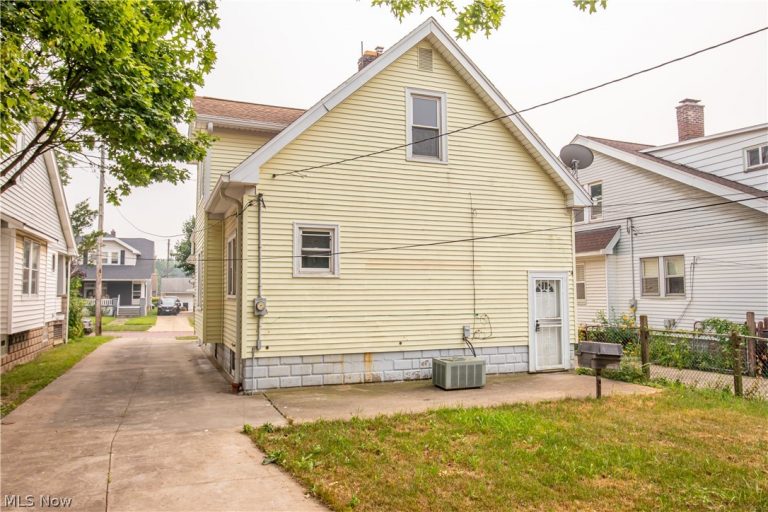 9105 Bancroft Avenue, Cleveland, OH - Photo 8