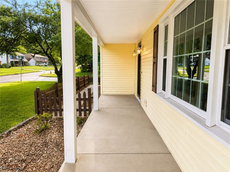 707 Oakridge Drive, Boardman, OH - Photo 3