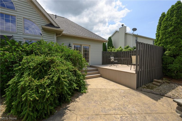 827 Mesa Verde Drive, Barberton, OH - Photo 8