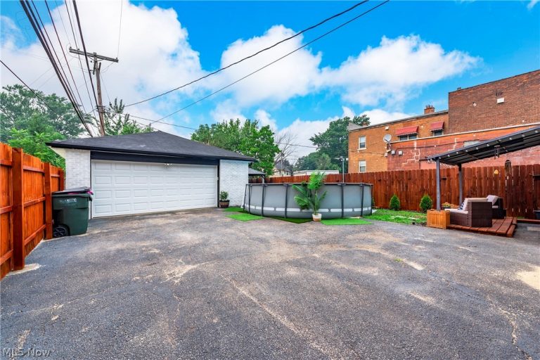4626 Warner Road, Garfield Heights, OH - Photo 4