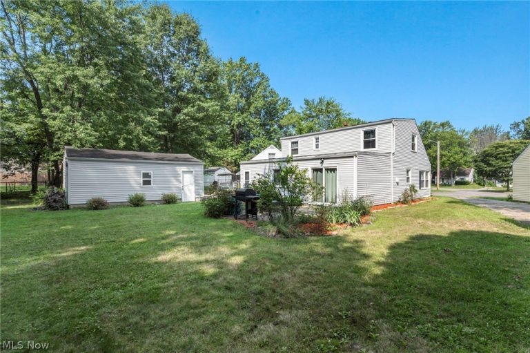 2139 Suncrest Circle, Cuyahoga Falls, OH - Photo 6