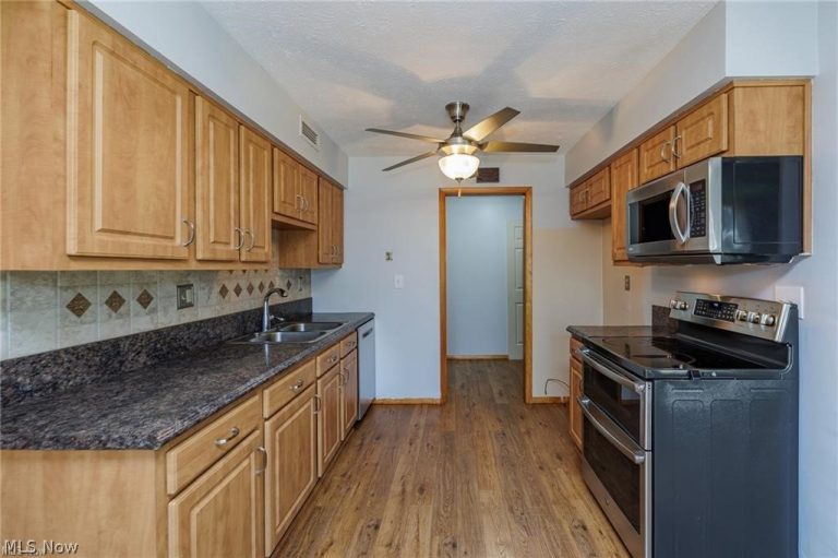6494 Liberty Bell Drive #31A, Brook Park, OH - Photo 8