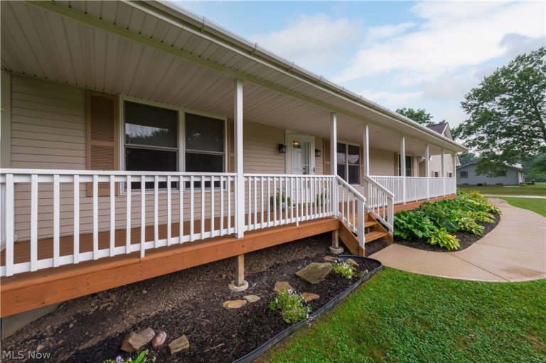 36055 Dellwood Road, Grafton, OH - Photo 4