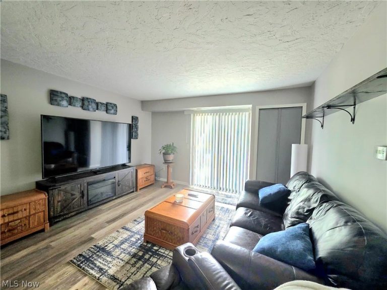 4615 Oak Hill Boulevard #208, Lorain, OH - Photo 4