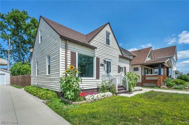 4418 Maplecrest Avenue, Parma, OH - Photo 2