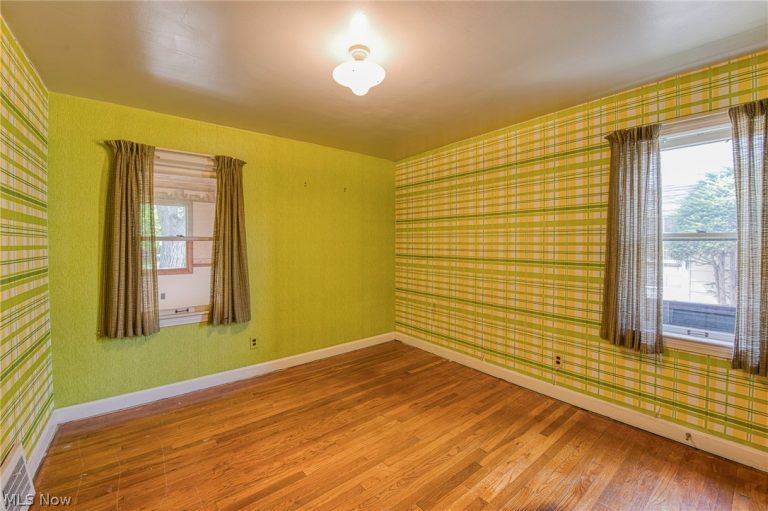 354 260th Street, Euclid, OH - Photo 8