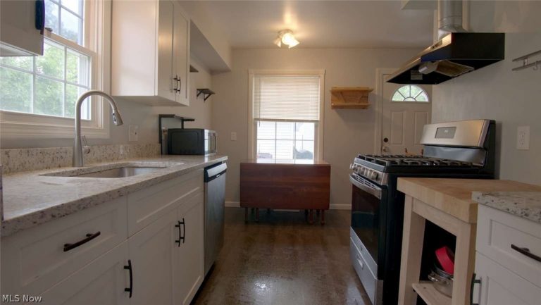 15731 Mina Avenue, Cleveland, OH - Photo 2