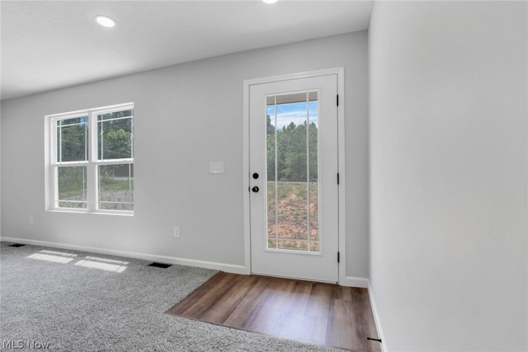 353 Elm Street, New Straitsville, OH - Photo 6