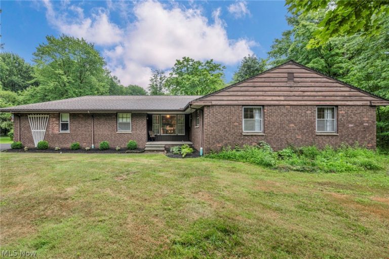 11523 Auburn Road, Chardon, OH - Photo 2