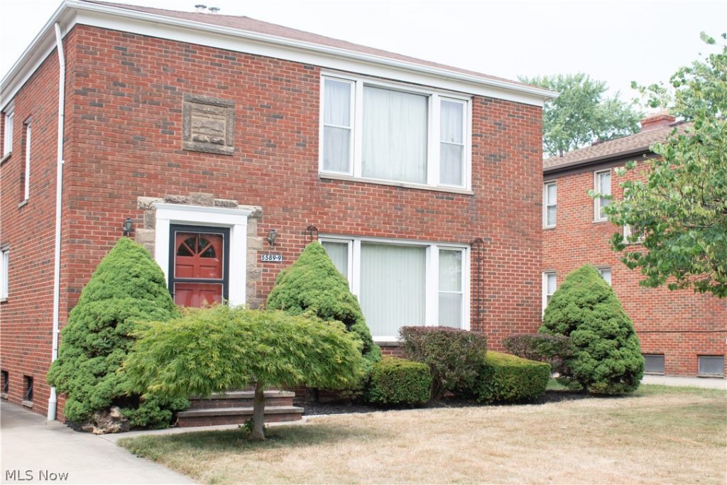 5589 Mayfield Road, Lyndhurst, OH