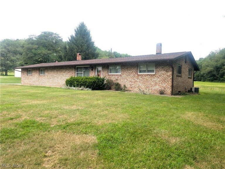 5779 Greer Road, Uhrichsville, OH - Photo 3