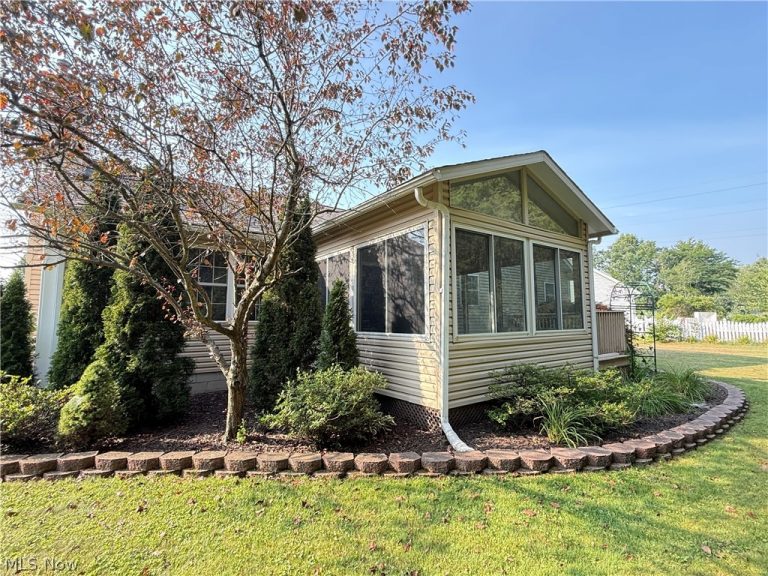 1349 Bannerstone Drive, Painesville, OH - Photo 5