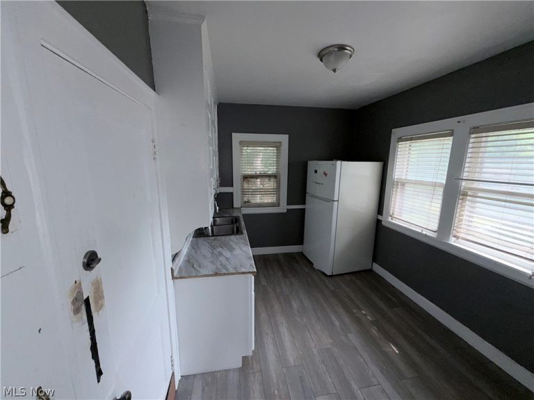 16902 Endora Road, Cleveland, OH - Photo 2