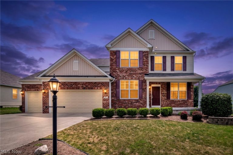 20813 North Greystone Drive, Strongsville, OH - Photo 2
