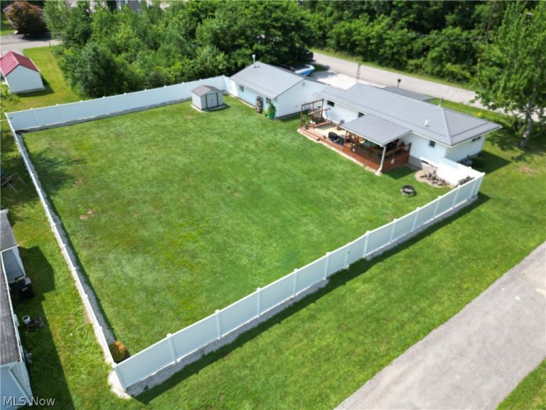 17383 Afton Avenue, Lake Milton, OH - Photo 6