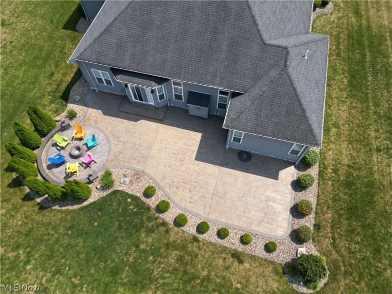 124 Cedars Drive, Poland, OH - Photo 6