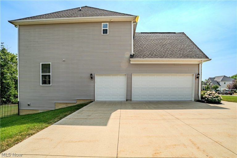 12560 Treeline Trail, North Royalton, OH - Photo 8