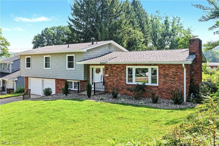 107 Woodcrest Drive, Marietta, OH - Photo 2