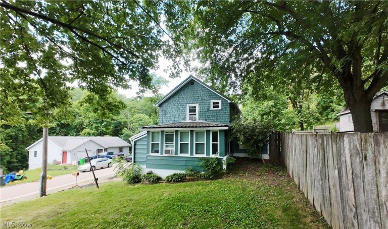 733 Critchfield Street, Millersburg, OH - Photo 3