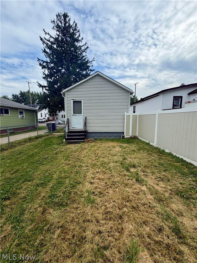 13210 Carrington Avenue, Cleveland, OH - Photo 3