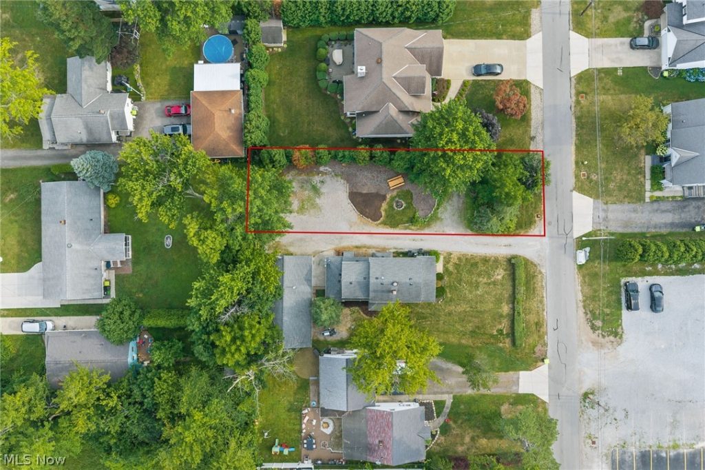 Avon Point Avenue, Avon Lake, OH