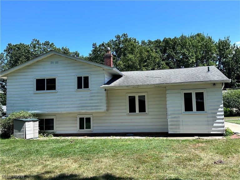 704 Robin Drive, Eastlake, OH - Photo 3
