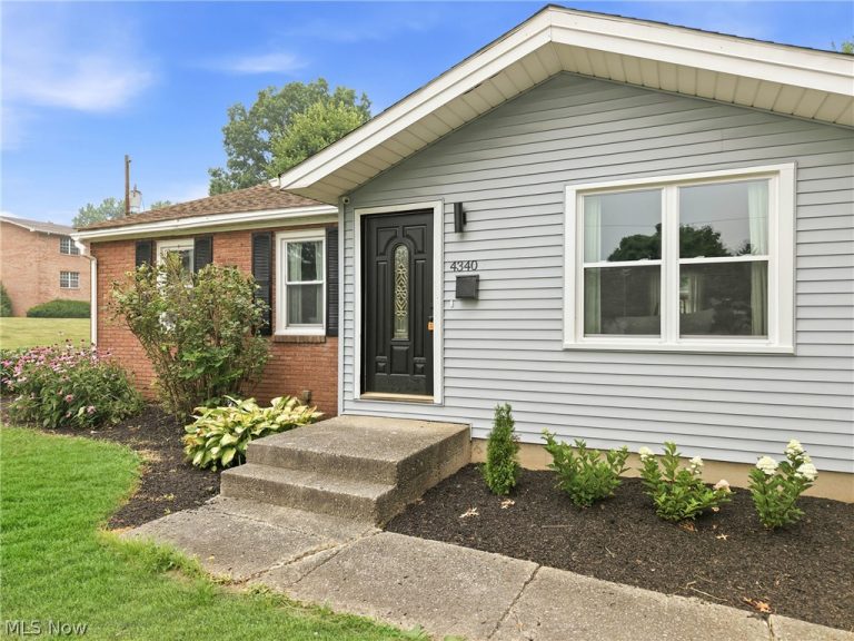 4340 Maureen Drive, Youngstown, OH - Photo 3