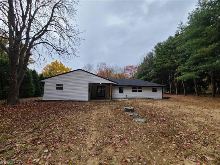 3116 Ridgehill Avenue, Alliance, OH - Photo 2