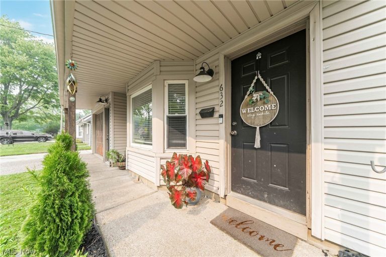 632 Irving Park Boulevard, Sheffield Lake, OH - Photo 3