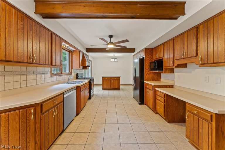 442 Briarcliff Drive, Canfield, OH - Photo 8