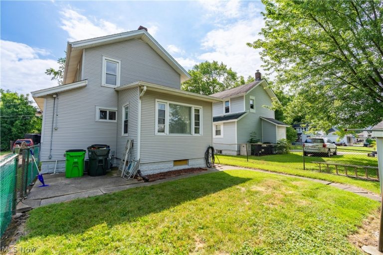 1515 Pearl Place, Massillon, OH - Photo 2