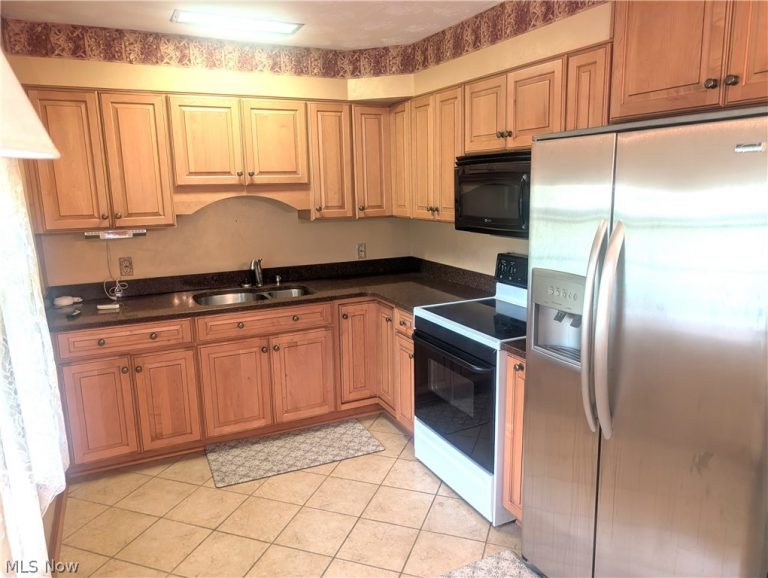 5779 Greer Road, Uhrichsville, OH - Photo 5