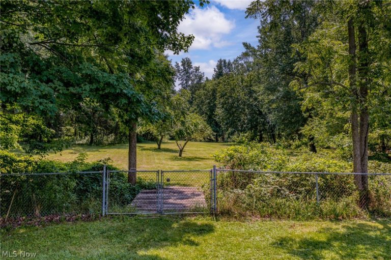 27323 Capel Road, Columbia Station, OH - Photo 3