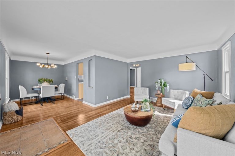 8219 Wainstead Drive, Parma, OH - Photo 4