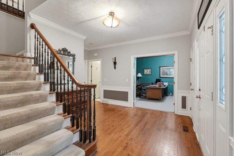 6460 Laura Lane, Solon, OH - Photo 3