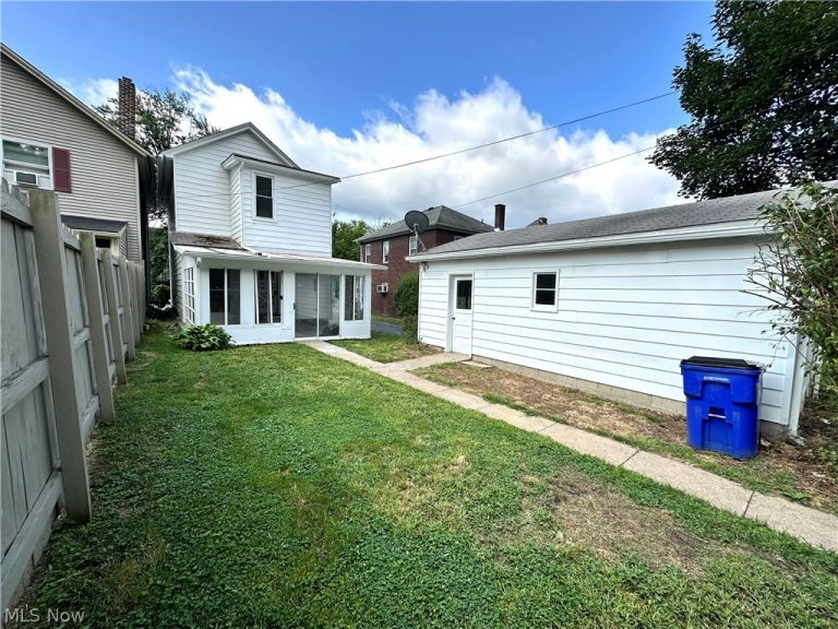1055 Ambrose Avenue, East Liverpool, OH - Photo 8